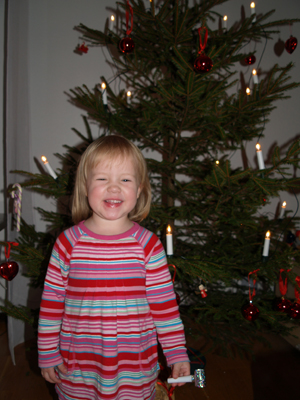 Tindrar i kapp med juleljusen